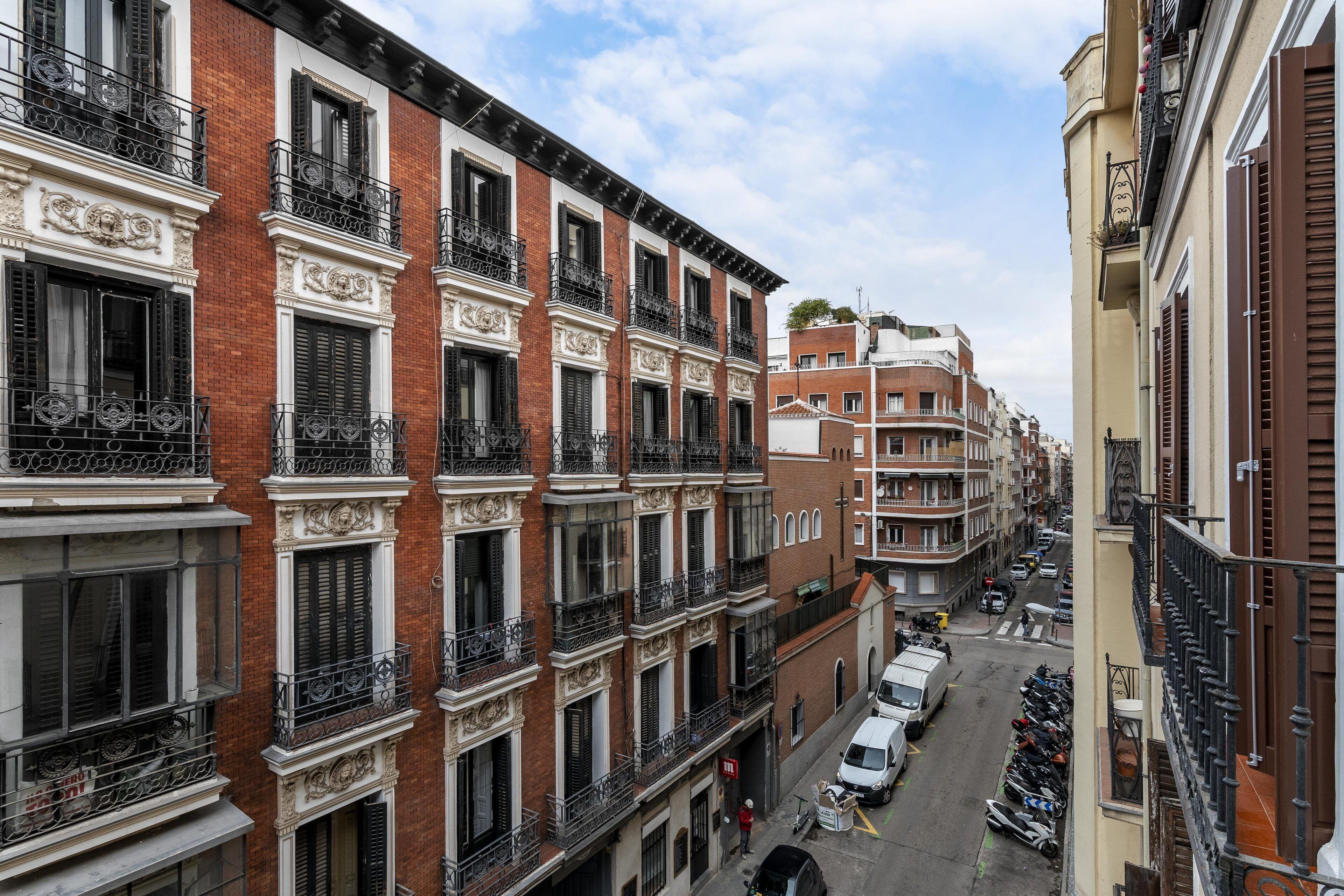 Dobo Marco Polo, Madrid